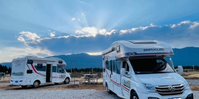 如何讓房車從發電機供電切換到水電樁供電:完整指南